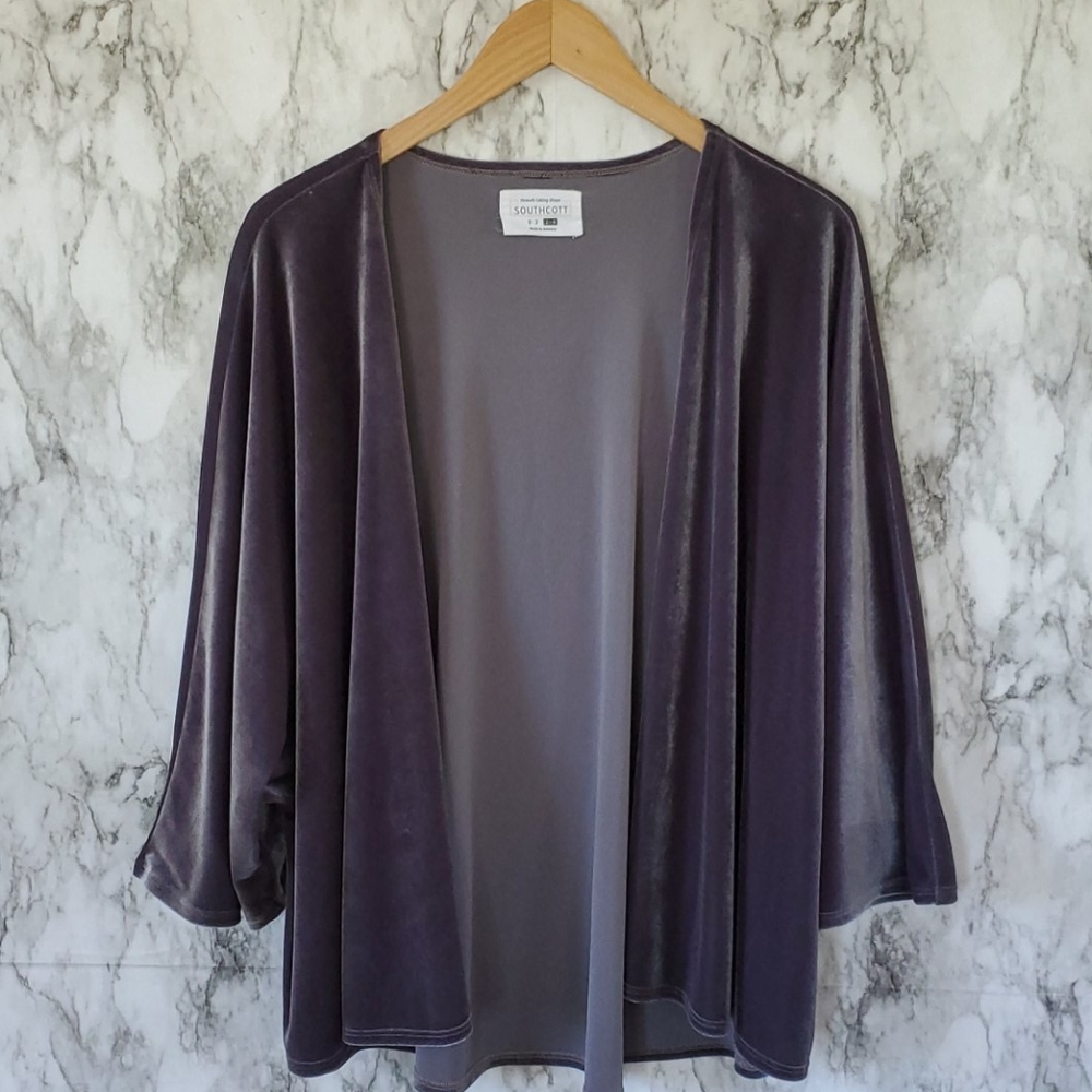 Southcott shrug size 2-4 (small-large)